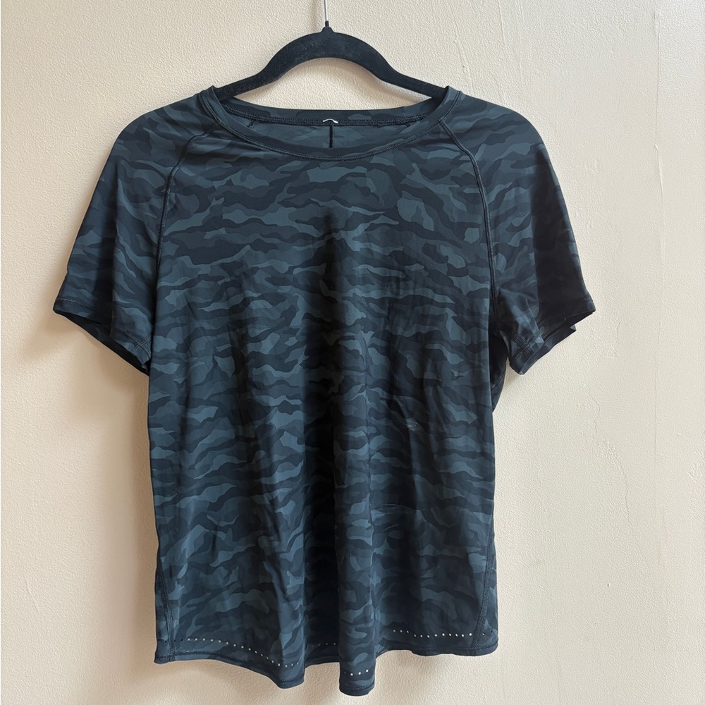 lululemon athletica Camo Black Short Sleeve Tee